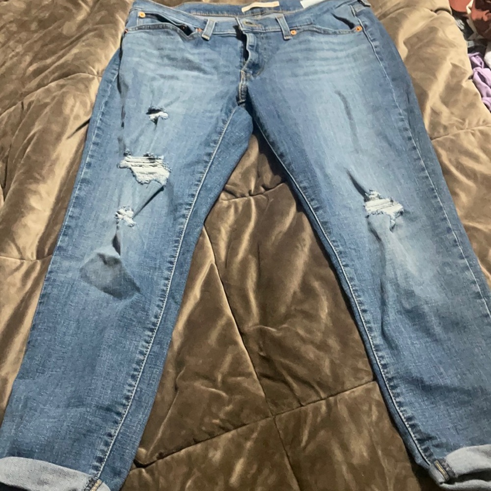 Levis Boyfriend Jeans Size 30! Amazing cut!